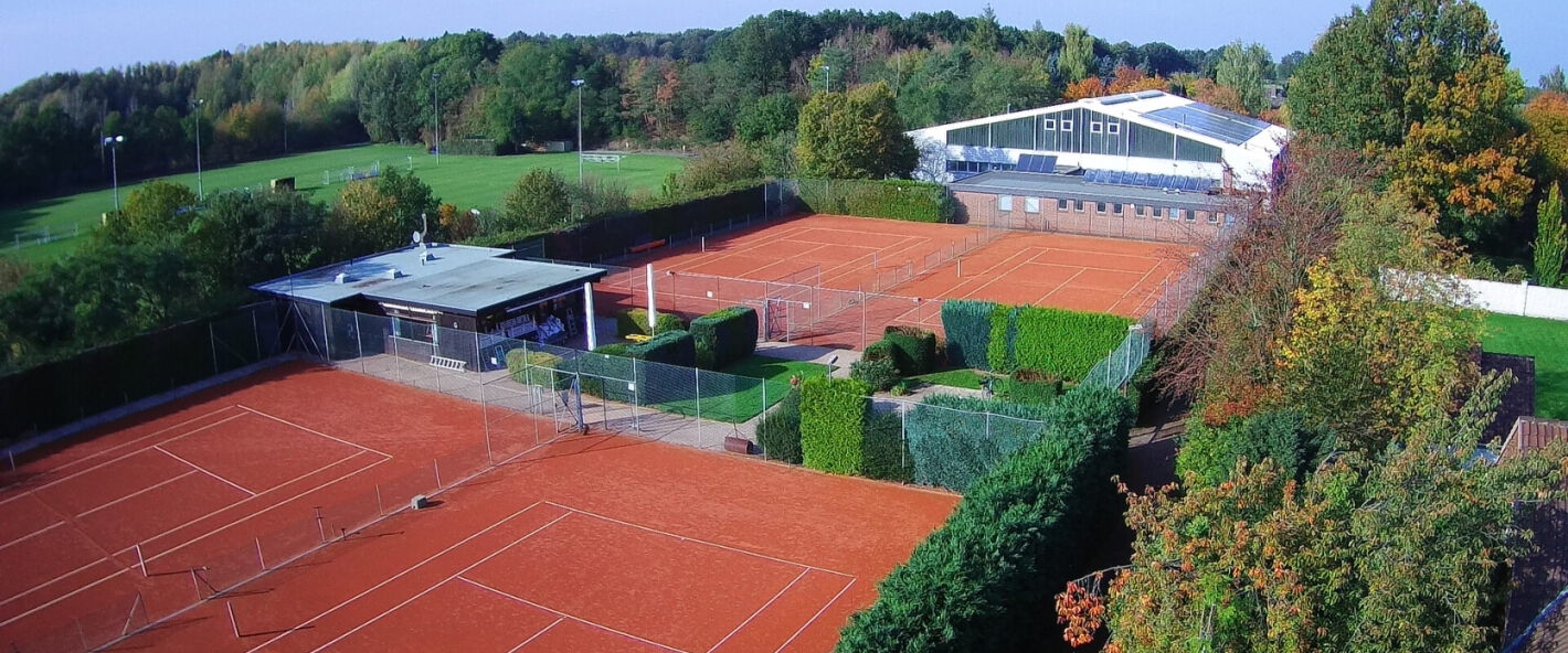 Die Tennisanlage des FC Neuwarmbüchen
